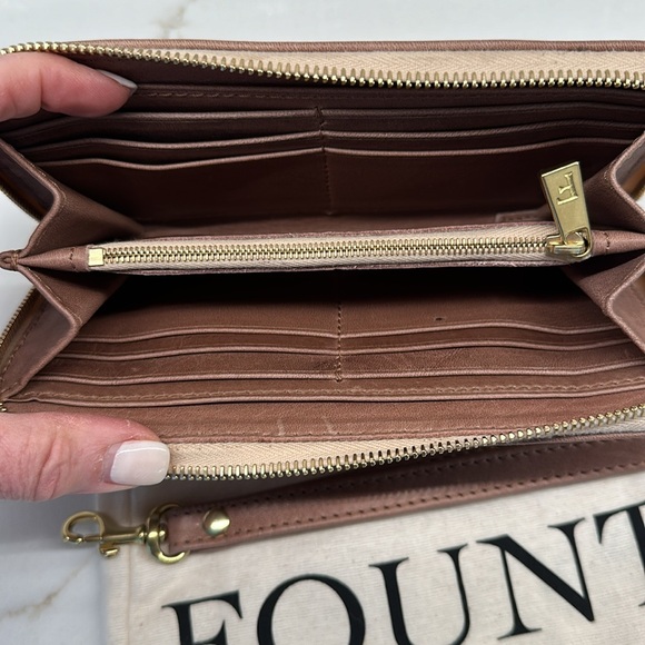 FOUNT Cettie Accordion Wallet in Ballet Slipper - Picture 6 of 14